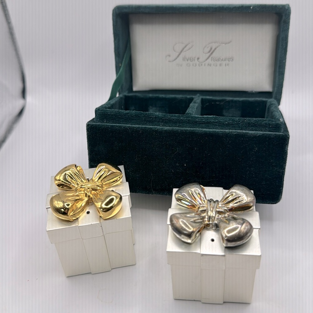 Godinger - Present Gift Box Salt & Pepper Shakers